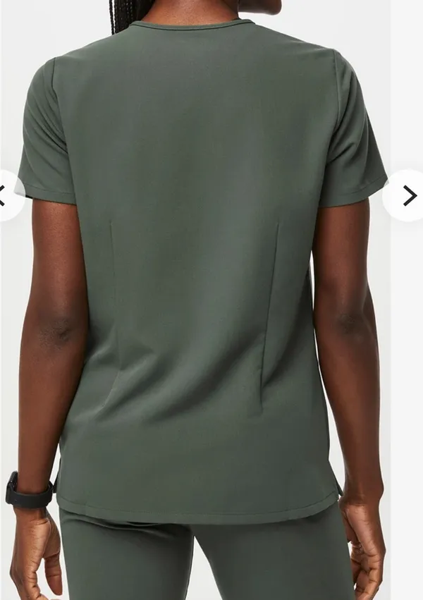 FIGS Scrub Top 3-Pocket Casma - Image 3