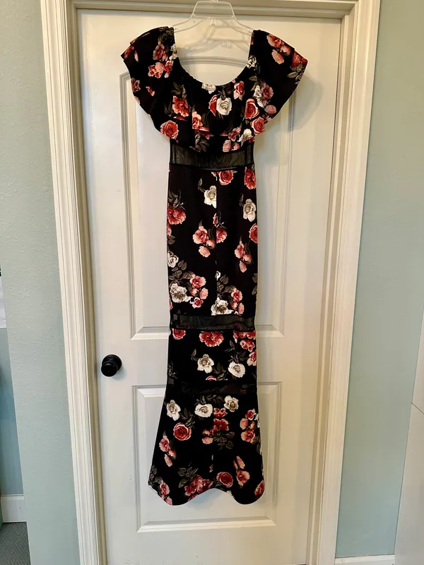 Minette - STUNNING Black and Floral Fit & Flare Off The Shoulder Dress! - Image 6