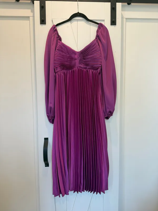 Vici Magenta Pleated Midi Dress - Image 3