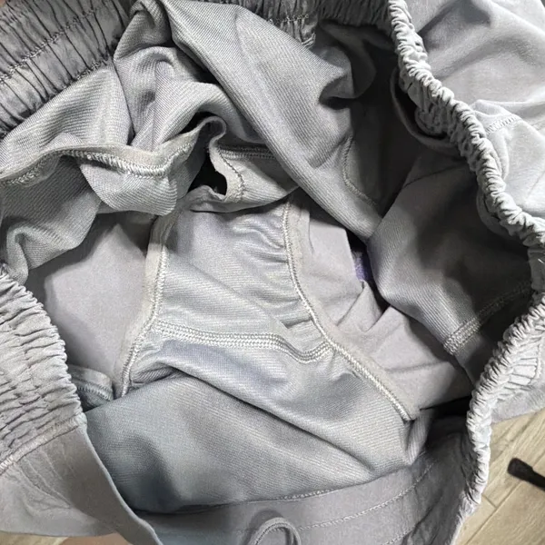 Lululemon Hotty Hot Short II Women 6 Gray Low Rise 2.5 Inseam Mesh Venting - Image 9