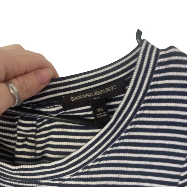 Banana Republic‎ Women XS Striped Soft Short Sleeve Button Back Shirt - Image 4