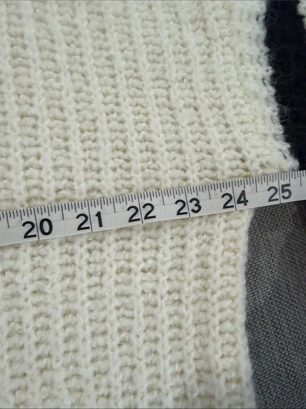 Urban outfitters Gemini sweater oversized cream with balloon sleeves size small - Image 6