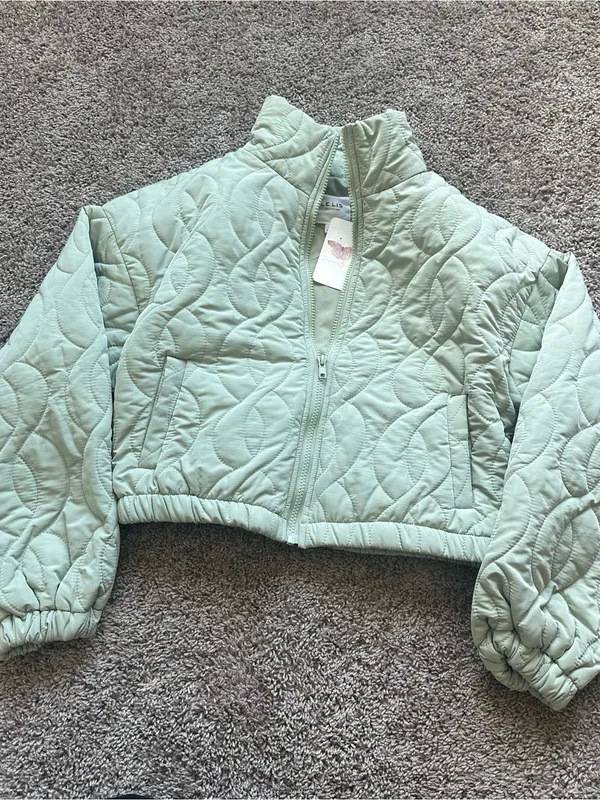 Le Lis Quilted Cropped Puffer Jacket in Mint Green - Image 2
