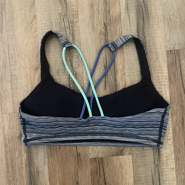 Lululemon Free To Be Bra Size 6 - Image 6