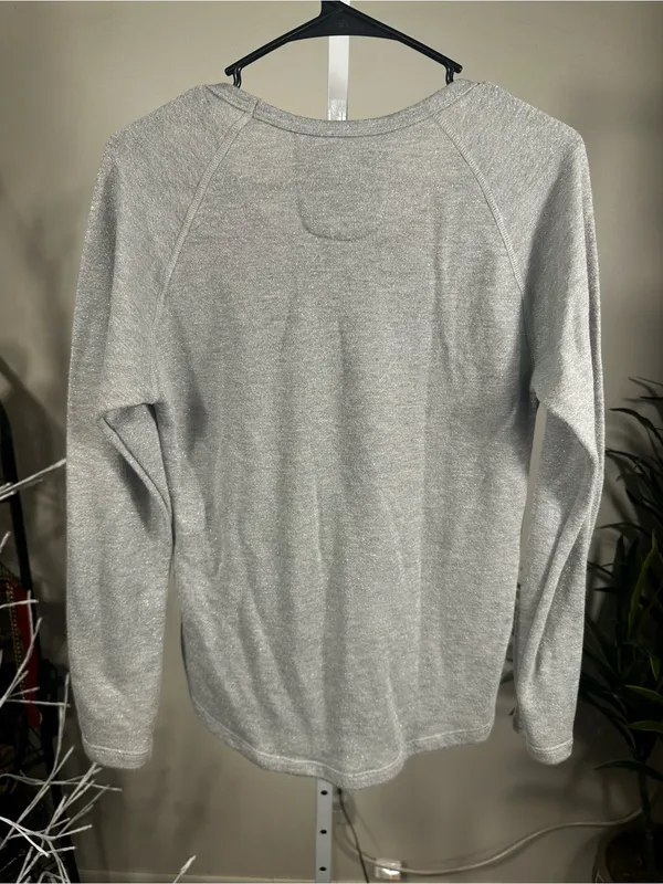 S92. Majestic Chicago Cubs womenshimmer long sleeve Crewneck Pullover Sweatshirt - Image 4