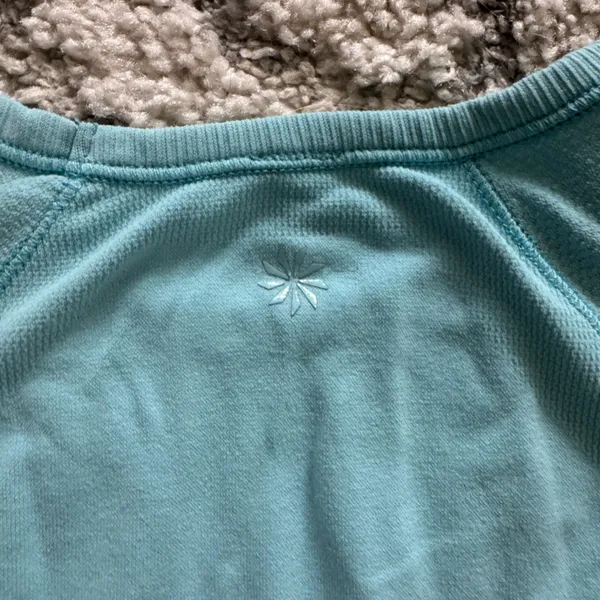 Athleta Light Blue Seamless tee - Image 4