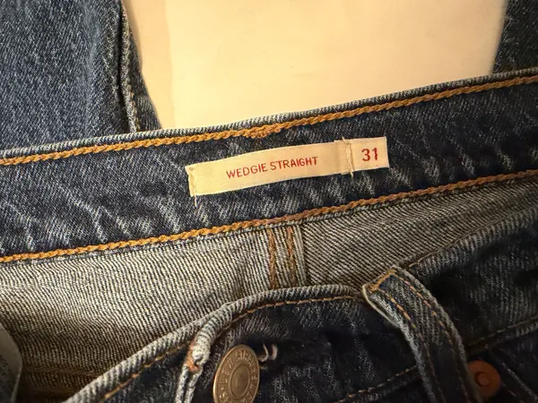 Levi’s Wedgie Straight Jeans - Image 5