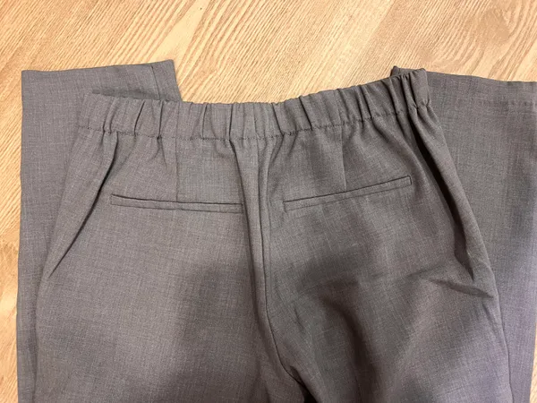 Old Navy women grey ankle length slacks Dress Pants - Image 3