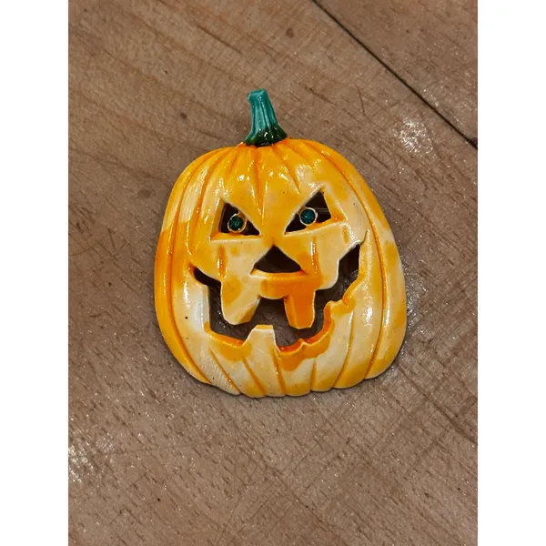 Vintage 80s Jack-o-Lantern Pumpkin Enamel Pin from JJ - Image 2