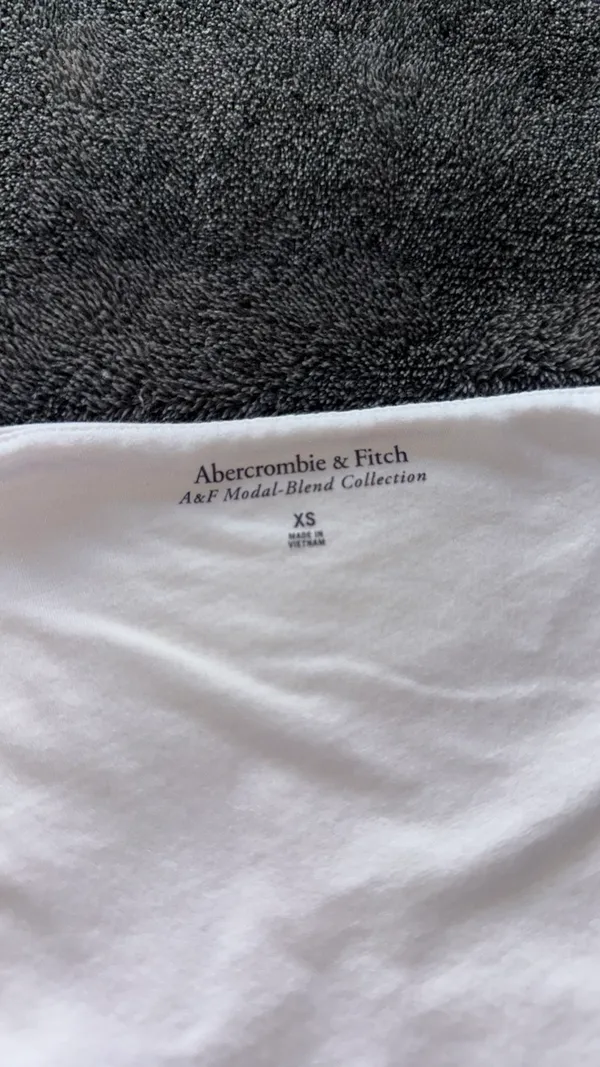 Abercrombie Off-The-Shoulder Top - Image 3