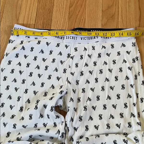 Victoria's Secret Pajama Pants Womens Large White Black Logo Waffle Knit Joggers - Image 4
