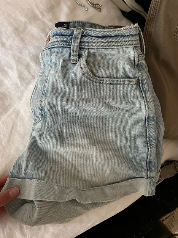 Hollister Curvy High-Rise Shorts Mom - Image 10