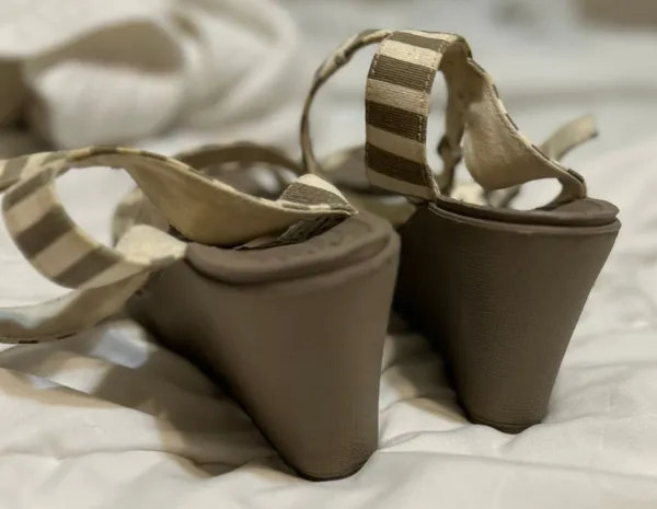 Crocs Sandals Women’s 9 Wedge - Image 3