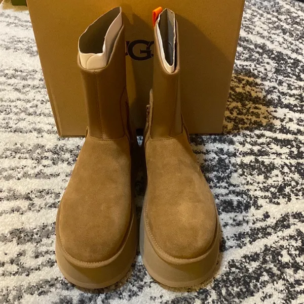 UGG Classic Dipper Stretch Boots size 8 - Image 4