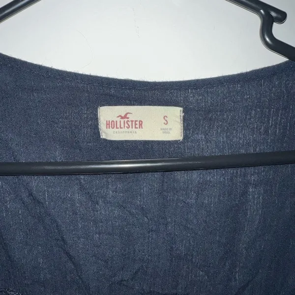 Hollister Floral Embriodered Peasant Top size Small - Image 2