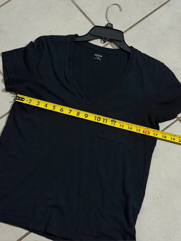 Madewell Women Minimalist Black Crewneck Tee Basic size M‎ - Image 6