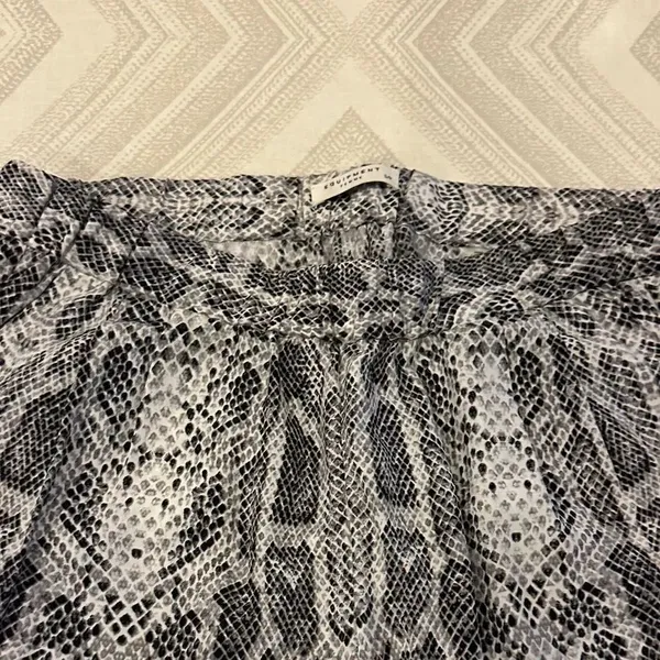 Equipment Women’s Silk Snakeskin Black & White Print Loose Fit Pants Size Small - Image 3
