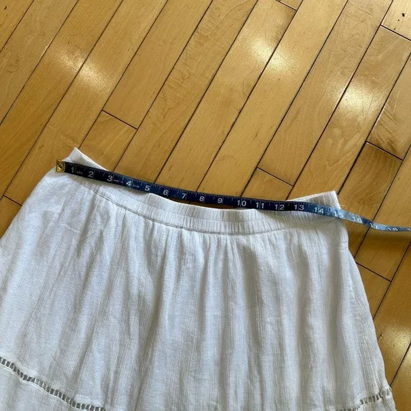 OLD NAVY Eyelet Cut Out Crepe-like Linen-like Mini Skirt - Medium - Image 7
