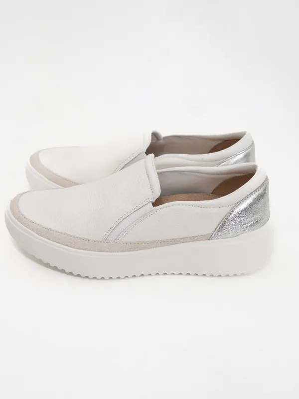 Vionic‎ -  Kearny Platform Slip-On Sneakers. - Image 3