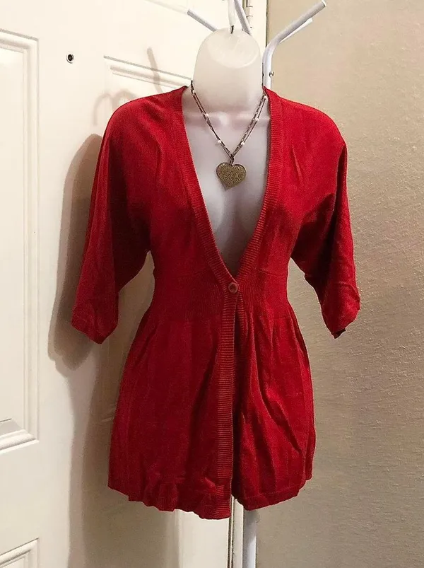 2000s Y2K Red single button cardigan blouse top shirt short sleeve v-neck -Size S Whimsygoth romantic coquette Measurements in pics - Image 2