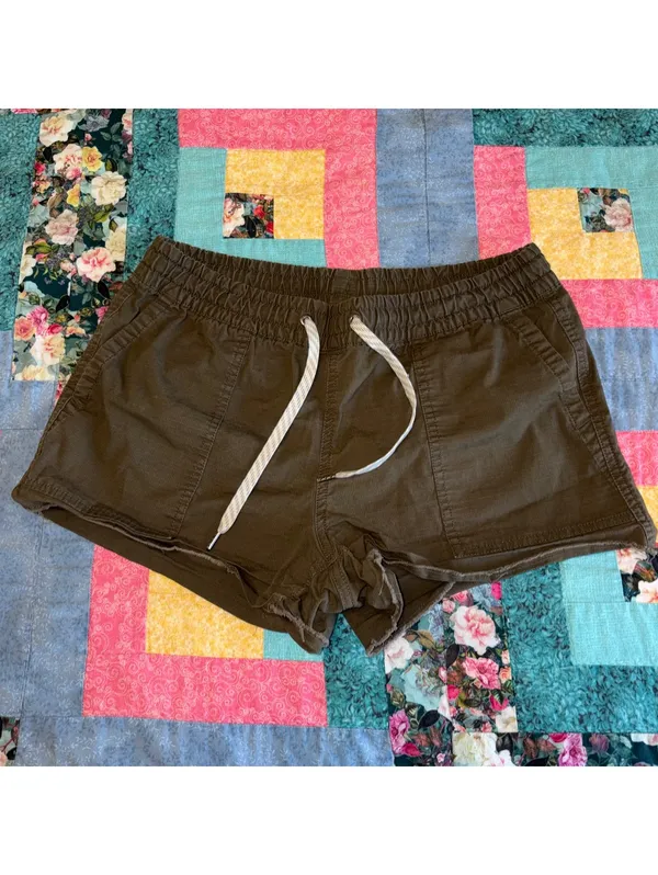 Vuori $68 Vintage Ripstop Woman’s S olive drawstring shorts - Image 2