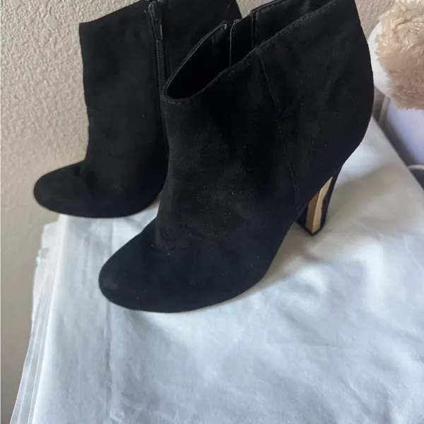 Elegant Black Ankle Boots Size 7 - Image 2