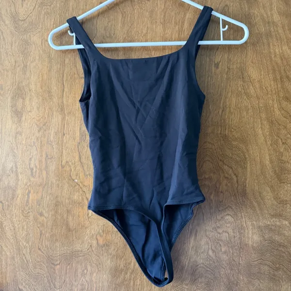 Aritzia sz XS Black Contour Bodysuit One Piece Smoothing Everyday Luxe - Image 4