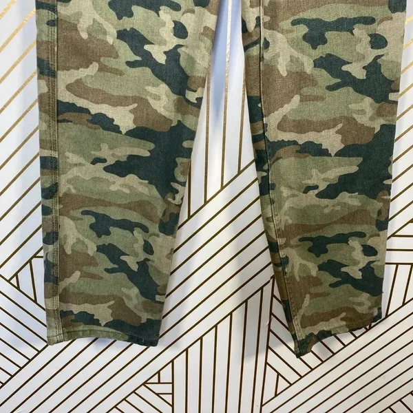 Free People‎ Remy Camouflage Pants in Moss Green - Image 4