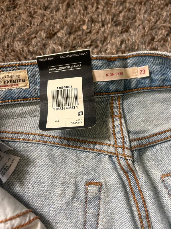 Levi’s Skirt - Image 4