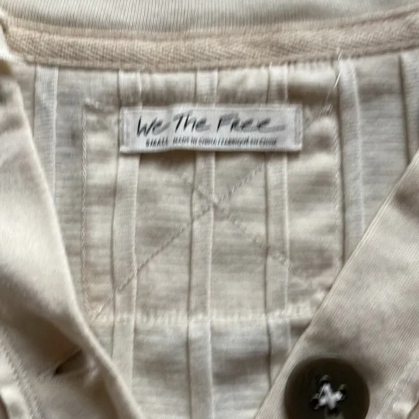 Free people beige cotton Henley, big buttons,size small - Image 3