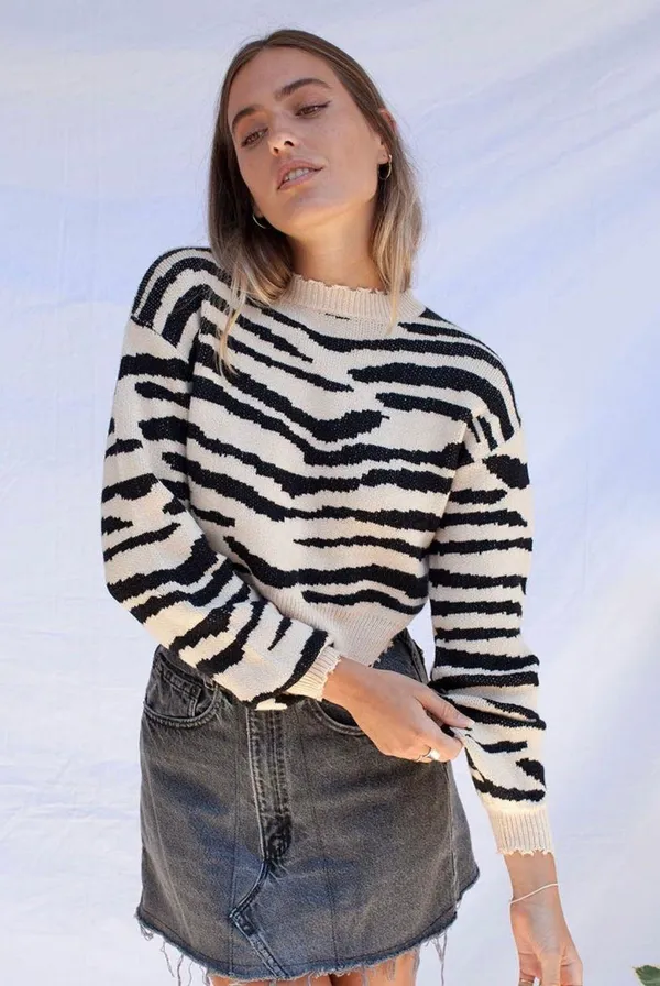 GORGEOUS ISABELLE’S CABINET SWEATER SIZE SMALL!!! never worn perfect condition - Image 3