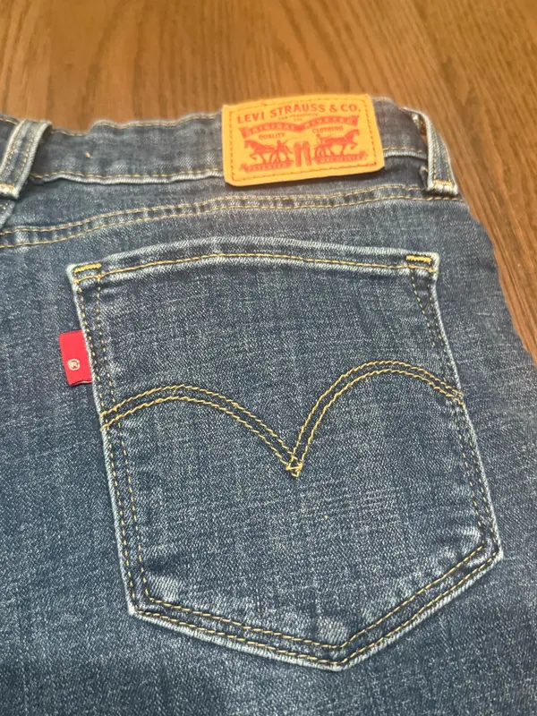 Levi’s Dark Wash Jeans - Image 4