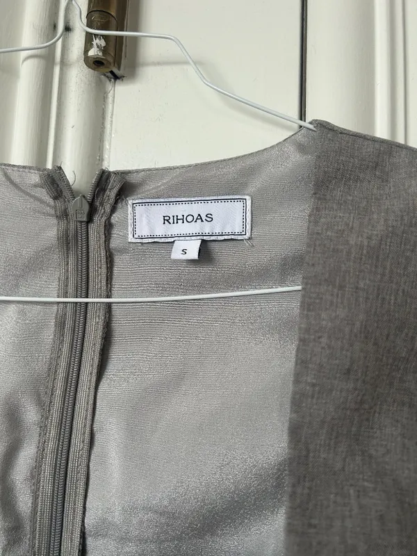 Boutique NWOT RIHOAS Gray Cap Sleeve Mini Dress - Image 3