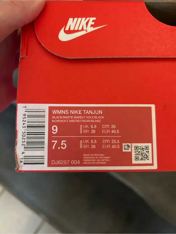 NEW Nike Women’s Tanjun Sneakers - Image 6