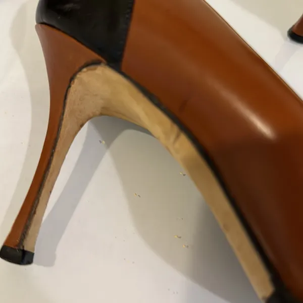 Manolo Blahnik Black and Brown Y2K Leather Geometric Pumps Pointy Toe Heels 39.5 - Image 9