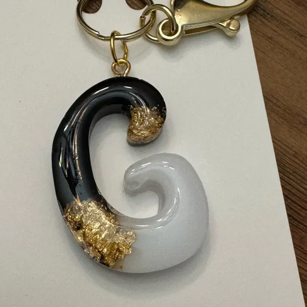 Handmade Gold and Black Initial G Key Holder - Image 3