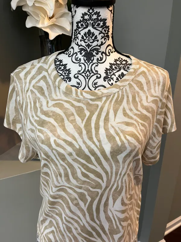 Tan & beige animal print size XL short sleeve top - Image 3