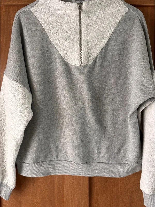PerfectWhiteTee Tyra Fleece 1/4 Zip Pullover in Heather Grey Women’s Small - Image 4