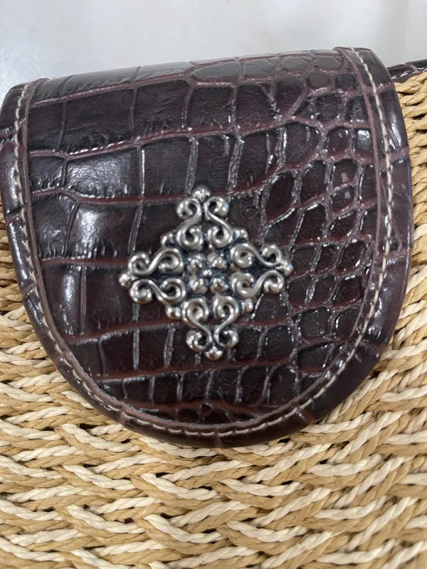 Tan Straw Woven Hand Bag Purse- Beautiful Metal Details - Image 5