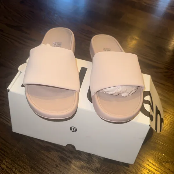 lululemon athletica Restfeel Light Pink Slide Sandals NEW - Image 2