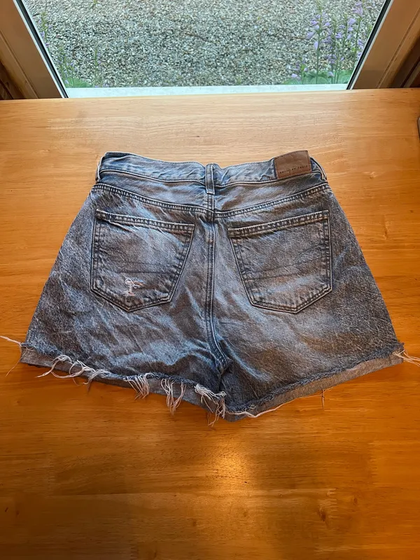 Women’s Distressed American Eagle Mom Shorts 4 - Image 2