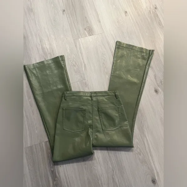 NWOT Wilfred Aritzia Olive‎ Leather Pants - Image 9