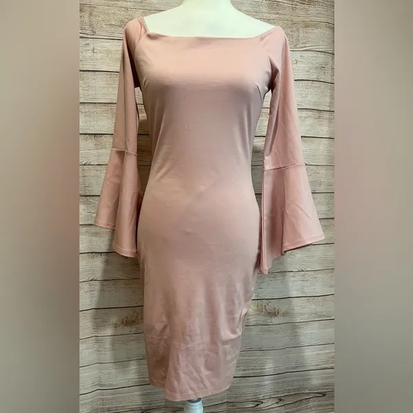 Lulus All She Wants Off-the-Shoulder Midi Dress size medium - Image 2