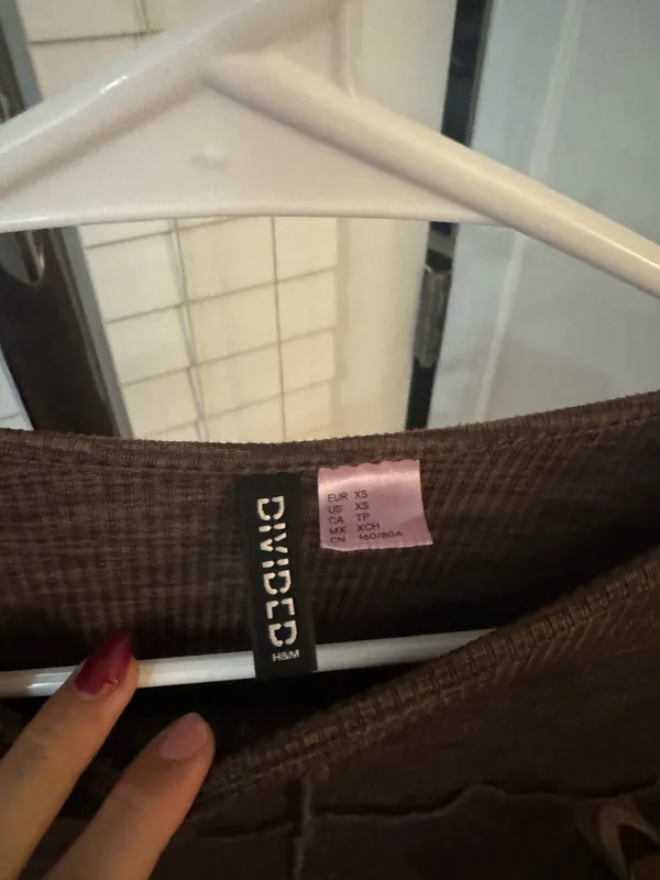 H&M Brown cropped t shirt - Image 2
