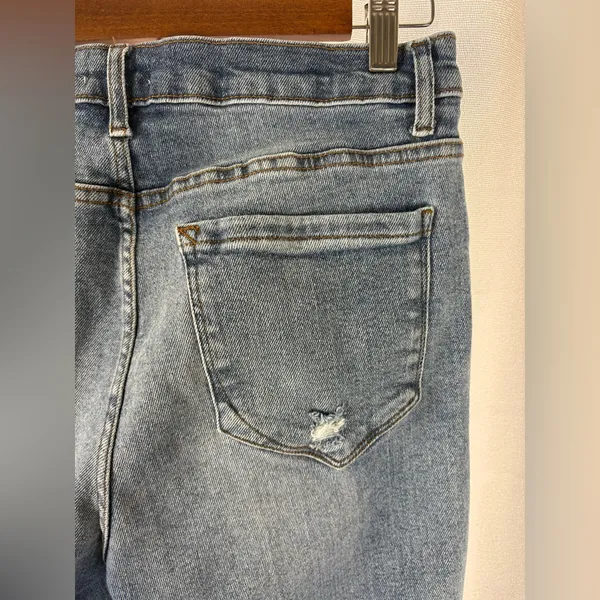 Kensie Vintage Luxe Distressed The Slim Straight Jean Light Wash Crop 31/12 GUC‎ - Image 6