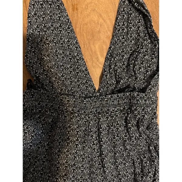 Lulus Black‎ White Geometric Print Halter Jumpsuit Open Back Tie Ankle Small - Image 2