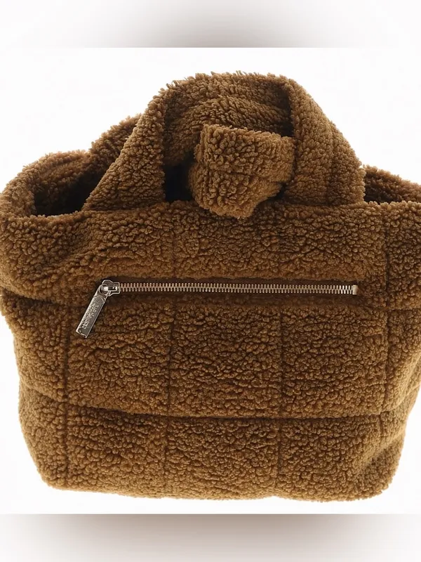 Lululemon Quilted Grid Bag 5L *Fleece in Burnt Caramel Rare!! - Image 4