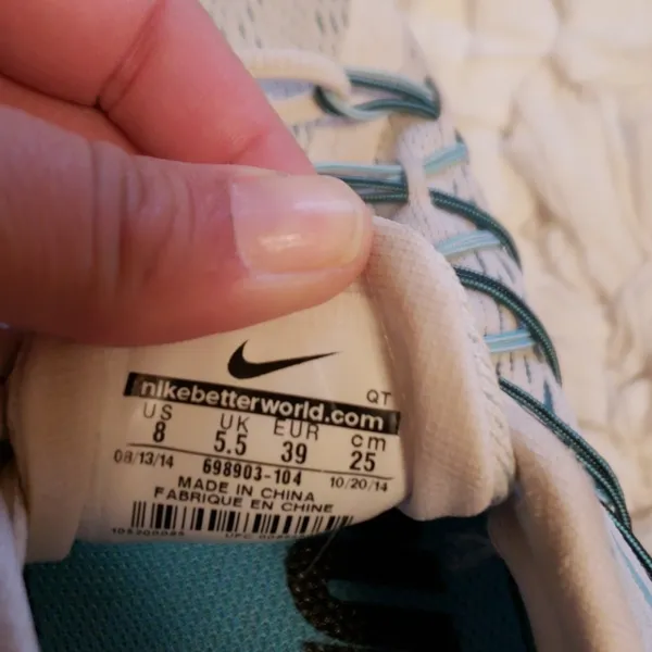 Nike sneakers size 8 - Image 4