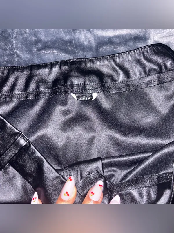Shein Black Mini Skirt - Image 2