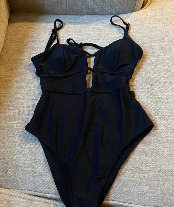 Cupshe Women's One Piece Swimsuit Scoop Neck Adjustable Straps Cutout Back Self Tie Bathing Suit - Image 6